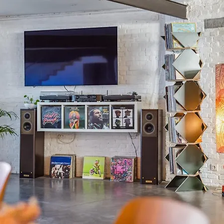 Industrial Loft Near The Center Of شقة خنت