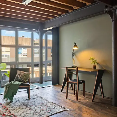 Industrial Loft Near The Center Of شقة