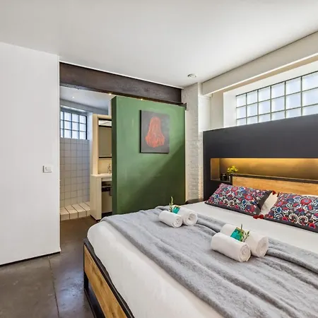 Industrial Loft Near The Center Of * خنت