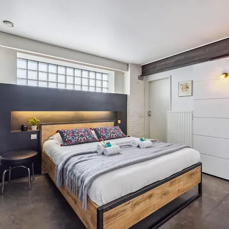 Industrial Loft Near The Center Of شقة خنت