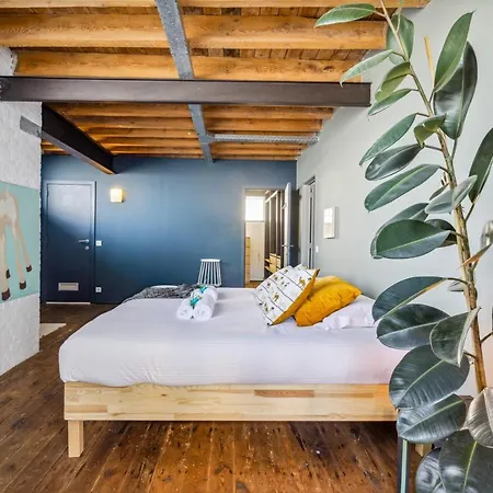 Industrial Loft Near The Center Of *
