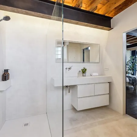 아파트 Industrial Loft Near The Center Of